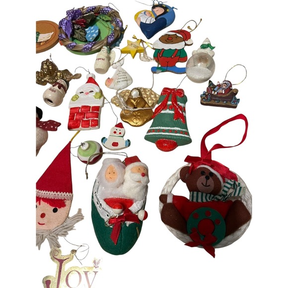 Vintage Christmas Ornaments Lot of 24 Mixed Styles Fabric Clay Wood Retro - Picture 9 of 10